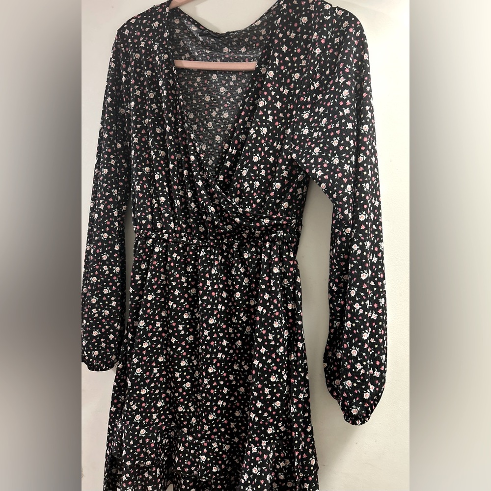 Cute girly floral dress! 💕💐👗